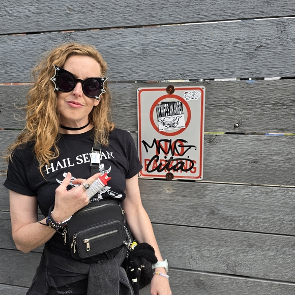 Meet your Posher, Shelly - Picture 3 of 5